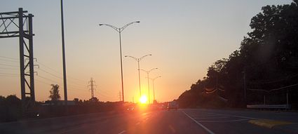 Photo: Soleil se levant sur l\'autoroute 20